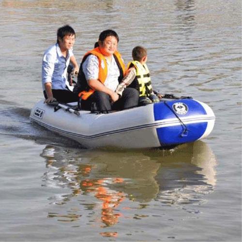 托喀依乡公园游玩充气漂流船